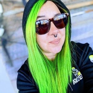 Meet your Posher, Elise